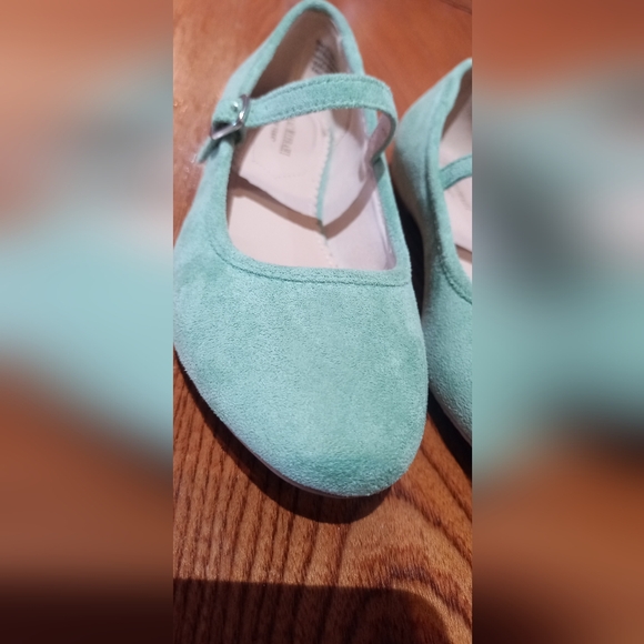 Isaac Mizrahi New York Green Flat Shoes - Picture 3 of 6